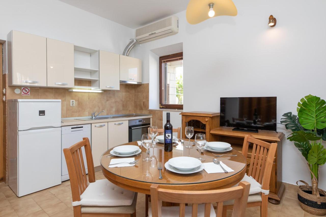 Apartments4You Supetar-The Best And Most Popular Apartments For Discovering The Island - Free Parking - 200 Meters From The Beach ภายนอก รูปภาพ