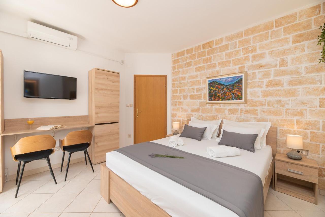 Apartments4You Supetar-The Best And Most Popular Apartments For Discovering The Island - Free Parking - 200 Meters From The Beach ภายนอก รูปภาพ